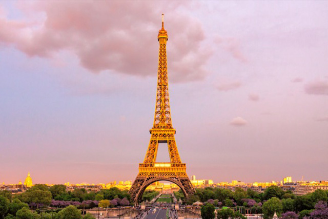 Tháp Eiffel – Pháp