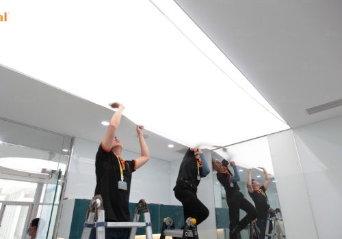 Hiểu rõ về các vật liệu thi công là yếu tố quan trọng ảnh hưởng đến độ bền của trần xuyên sáng