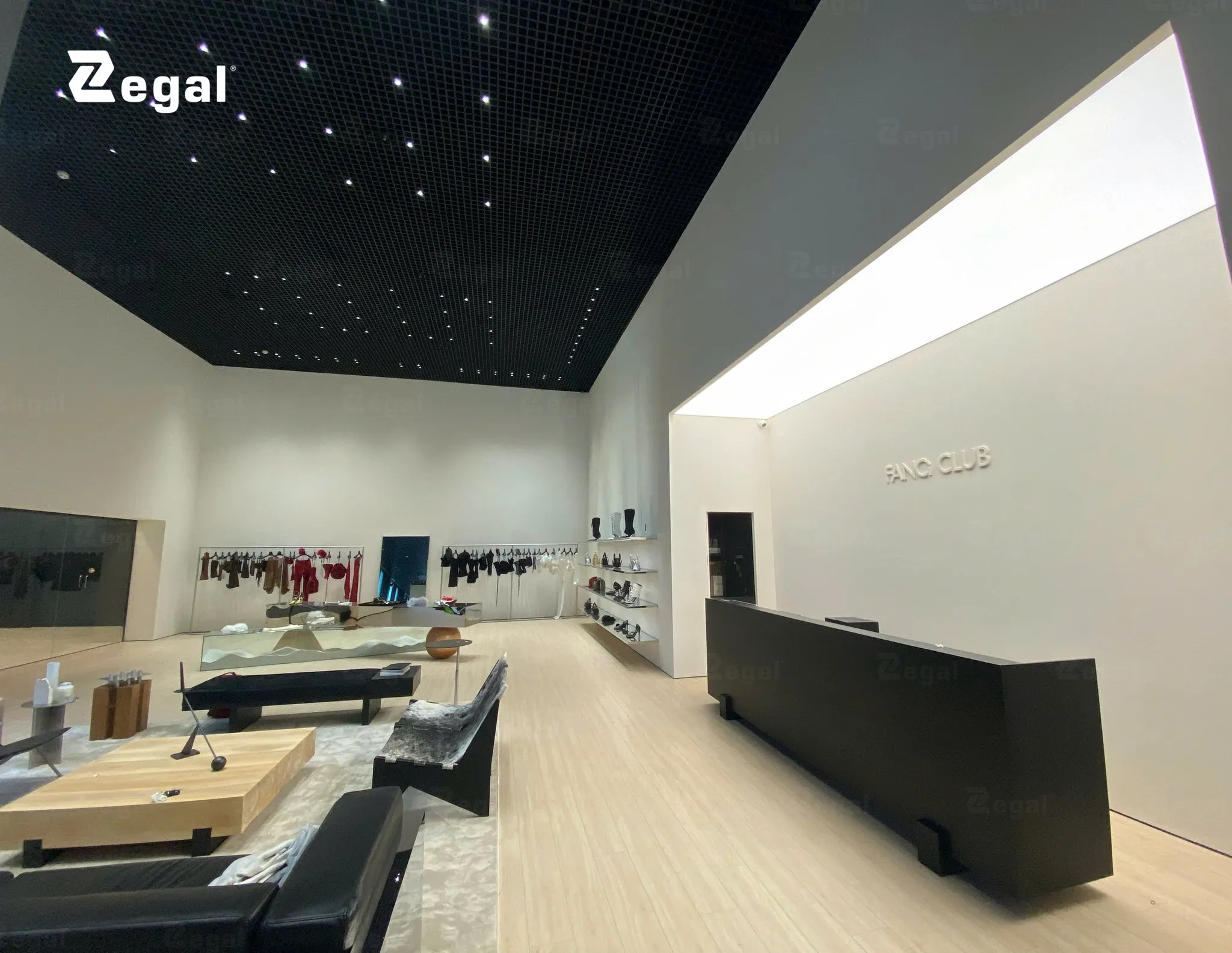 Trần Barrisol có mức giá cao nhưng đổi lại là tuổi thọ dài, ánh sáng tích hợp