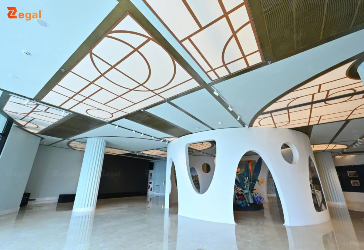 Trần xuyên sáng có thể trở thành phông nền hoàn hảo cho các khu vực trưng bày sản phẩm