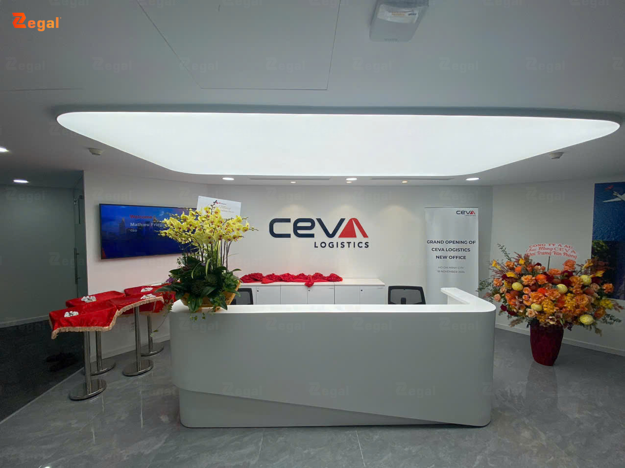 Ánh sáng từ trần xuyên sáng được khuếch tán đều khắp không gian