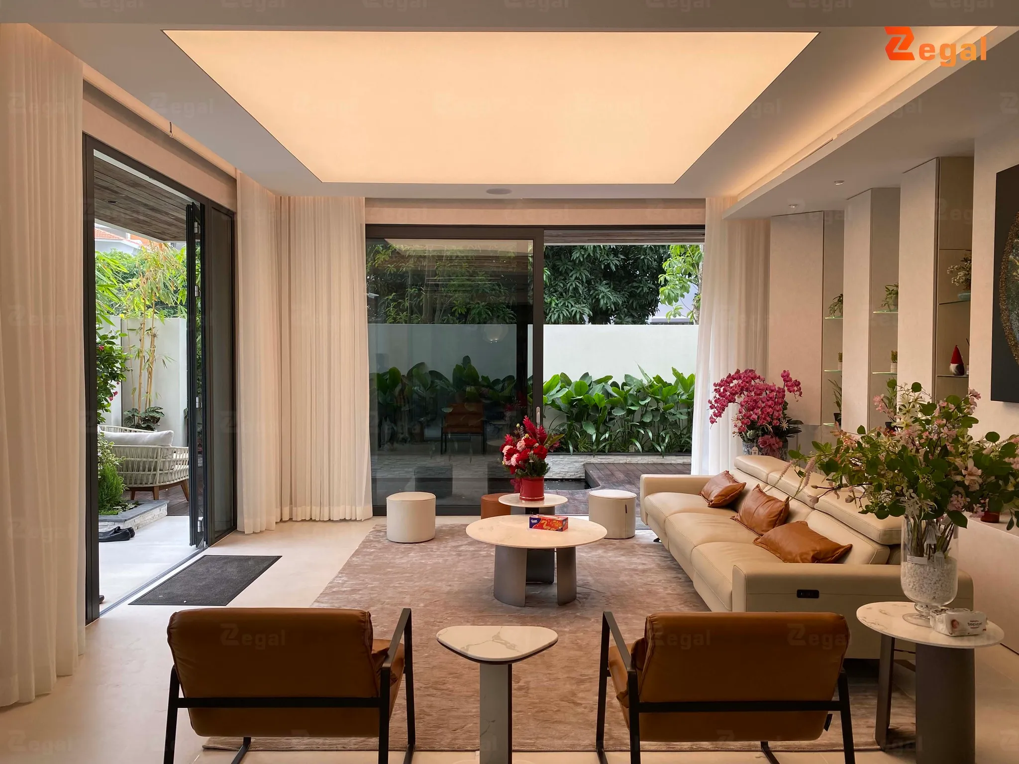 Trần xuyên sáng villa dễ dàng tích hợp hài hòa với các hệ thống kỹ thuật khác