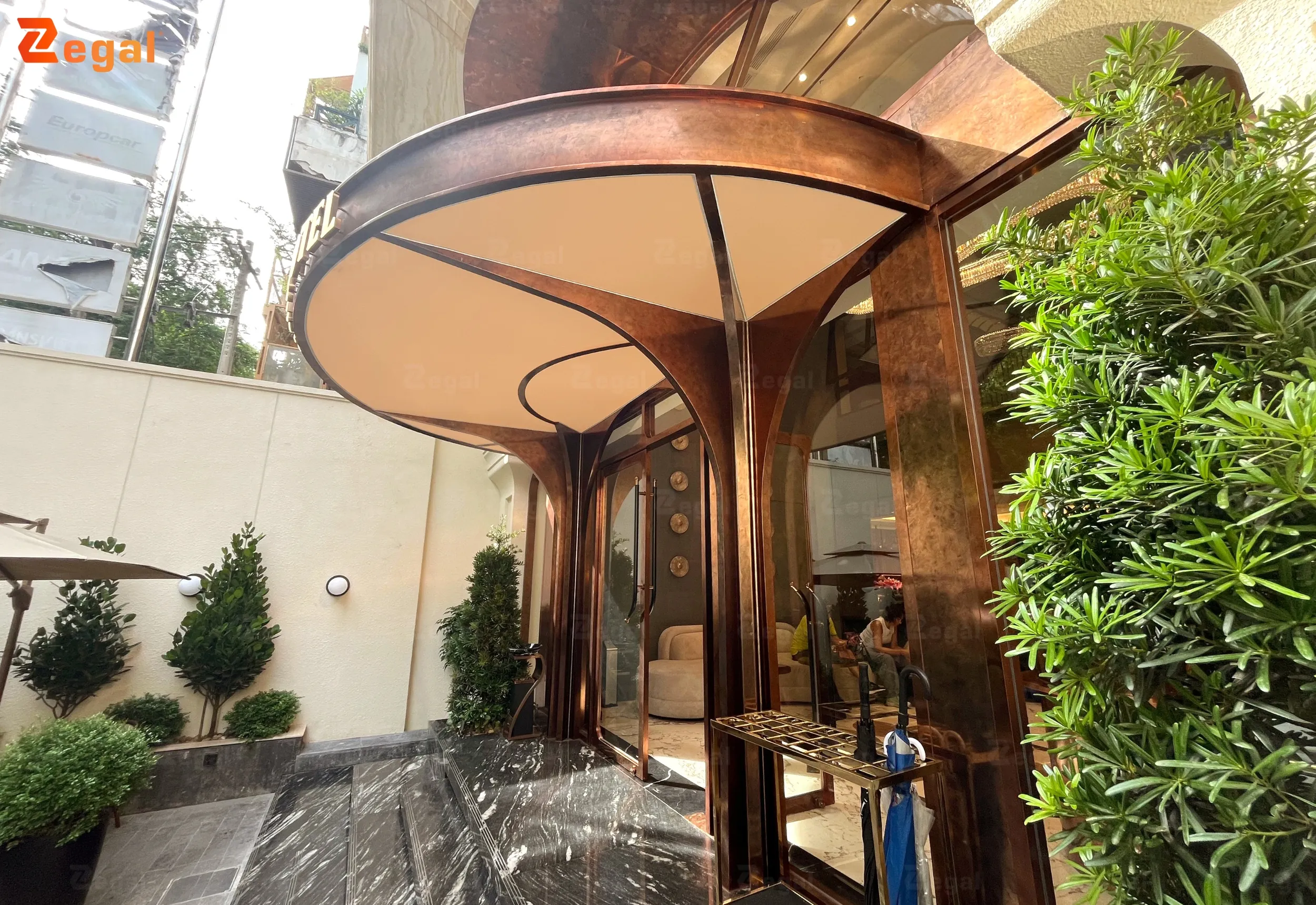 Tấm xuyên sáng đặc biệt phù hợp với các khu vực như bệnh viện hoặc trường học