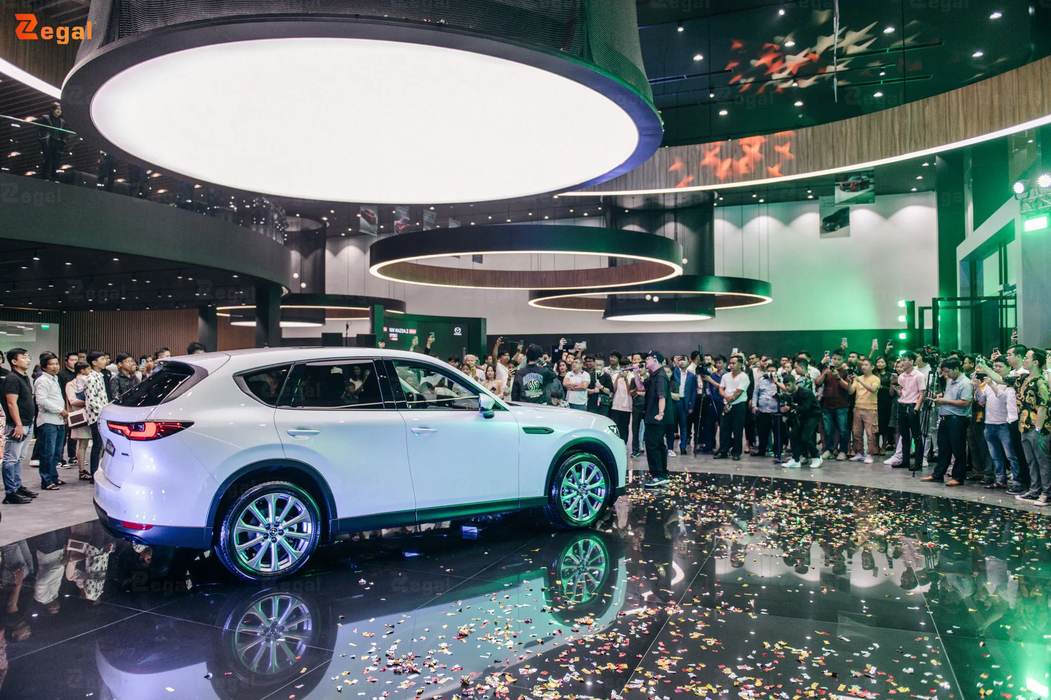 Tấm xuyên sáng đóng vai trò như một bề mặt khuếch tán ánh sáng