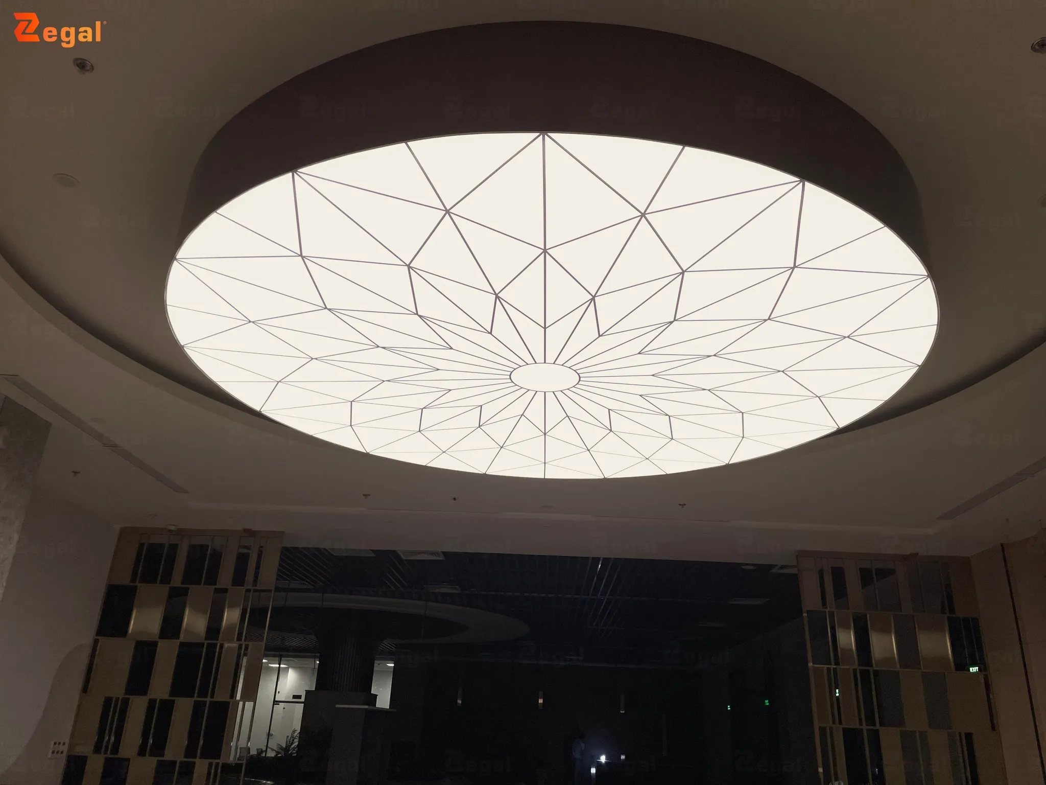 Tấm xuyên sáng có thể được in UV với họa tiết, màu sắc hoặc hình ảnh