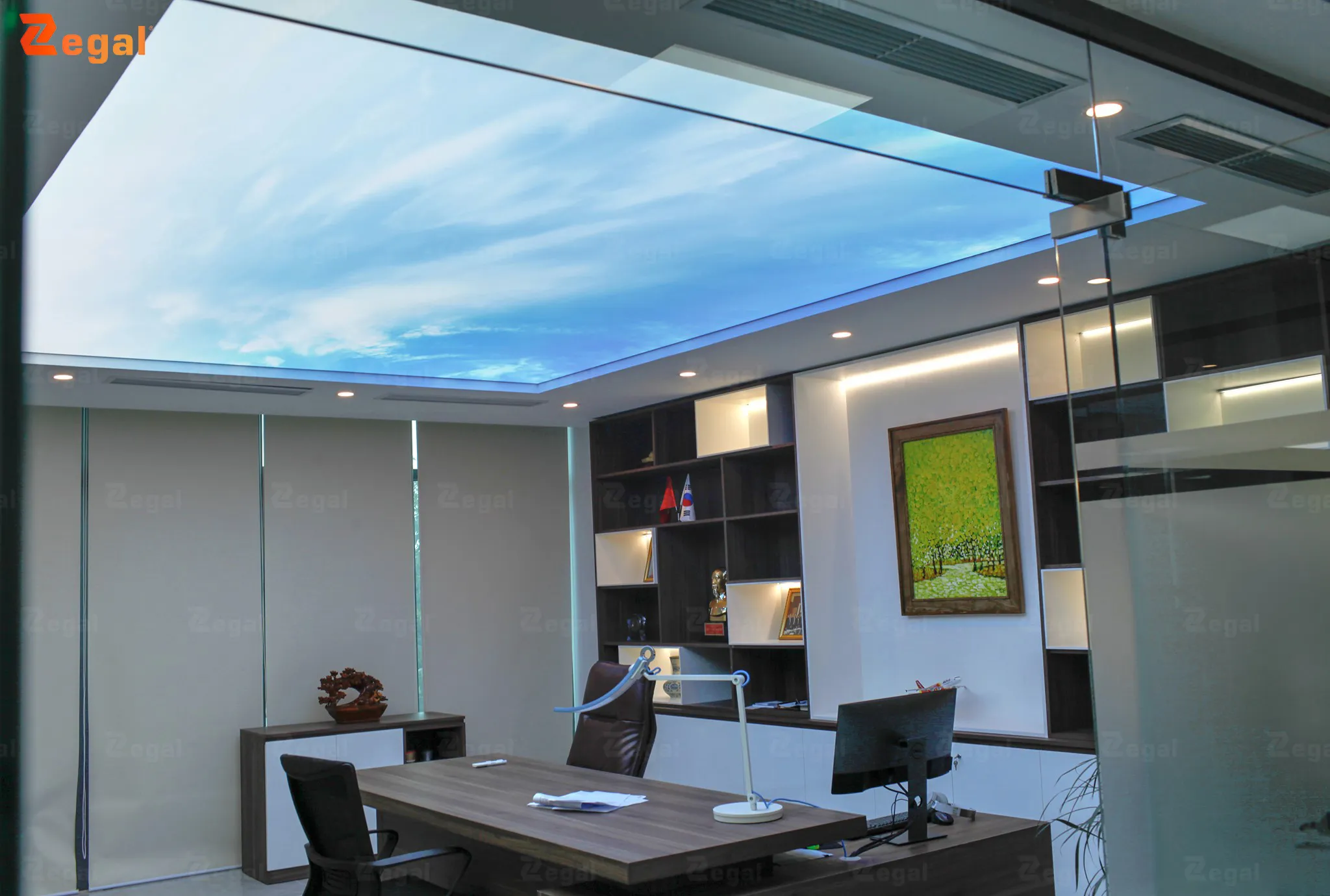 Trần in xuyên sáng tại văn phòng