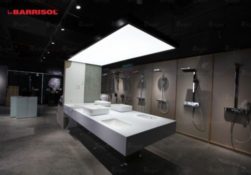 Trần xuyên sáng là hệ trần sử dụng tấm vật liệu khuếch tán ánh sáng kết hợp với nguồn sáng LED được bố trí phía trên