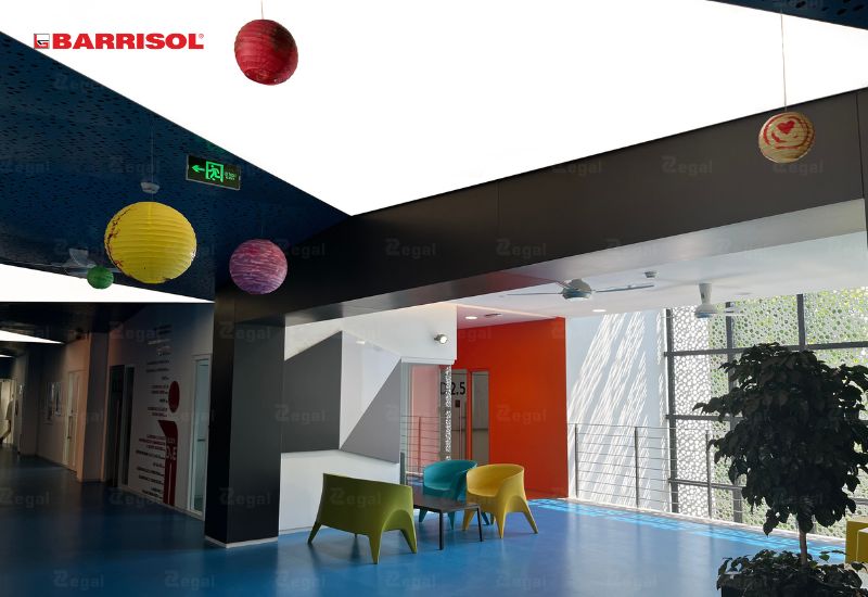 Trong quy trình thi công trần xuyên sáng, bước đầu tiên luôn là lắp đặt hệ khung treo trần