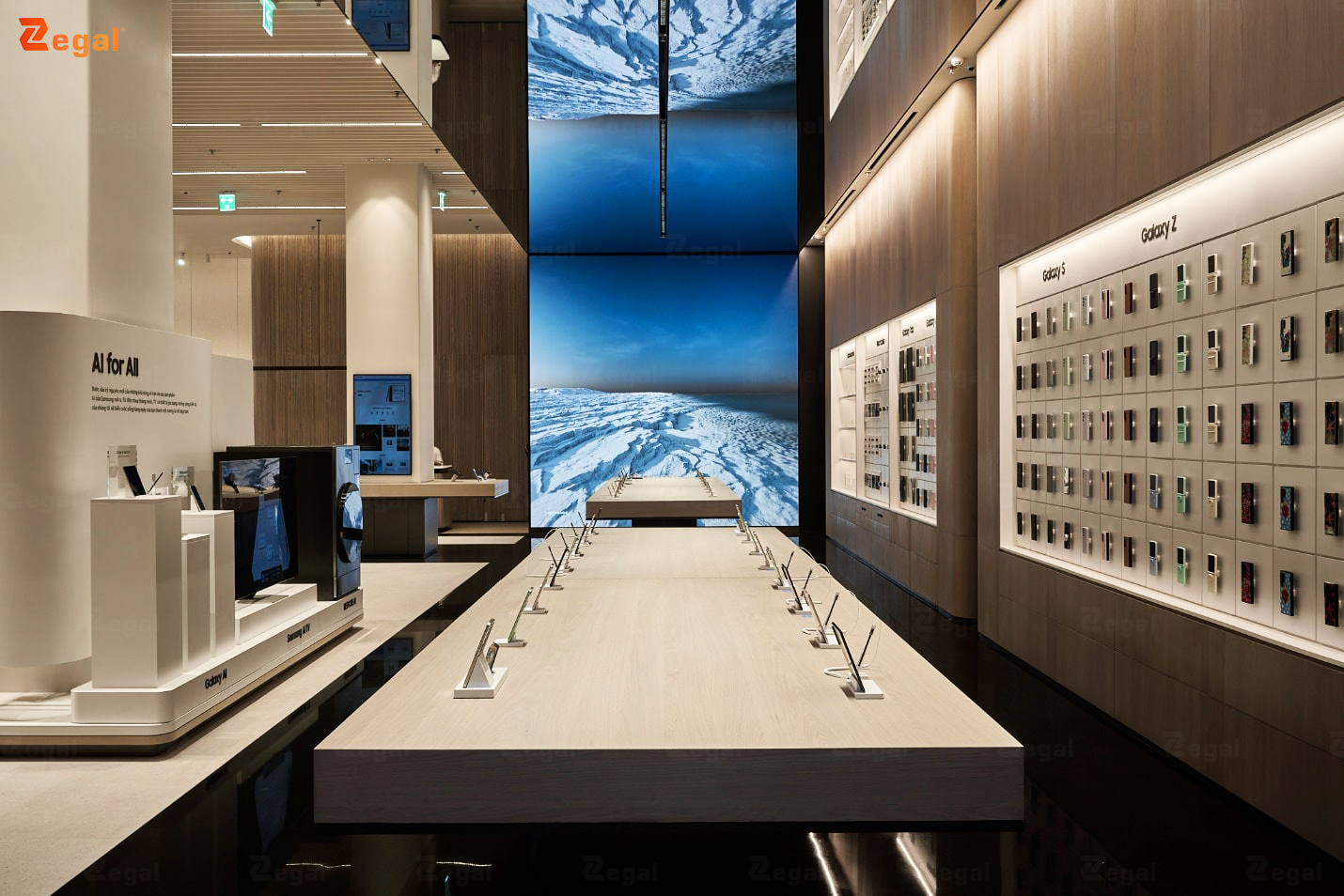 Dự án trần gương tại showroom Samsung do Zegal thực hiện.