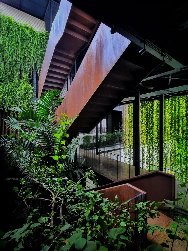 Xu hướng Biophilic Design mang thiên nhiên vào không gian sống, góp phần cải thiện sức khỏe và chất lượng trải nghiệm của người dùng (nguồn Internet).