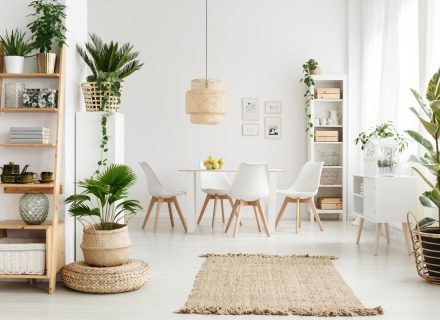 Nội thất gỗ sáng màu tạo nên nét đặc trưng của Scandinavian (nguồn Internet).